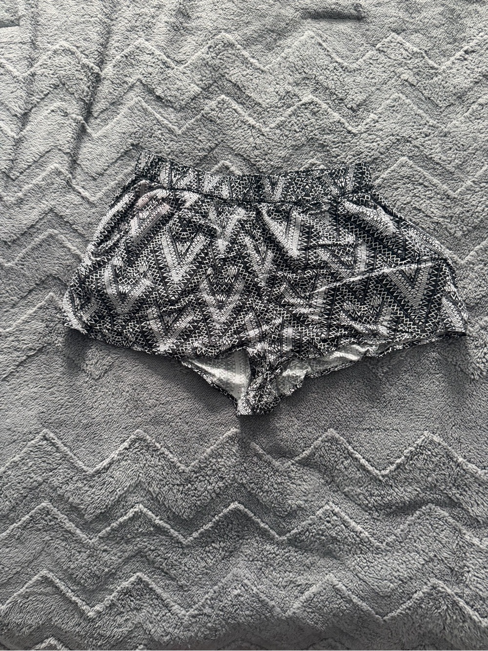 Black & White Zigzag A Shorts